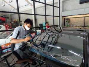 Jual & Pasang Stiker Kaca Belakang Mobil Sorong – Stiker.Kaca.co.id